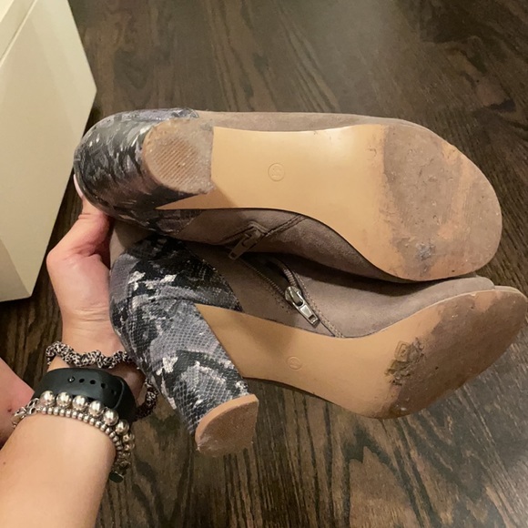 Olive green/Tan suede reptile booties - Picture 5 of 5